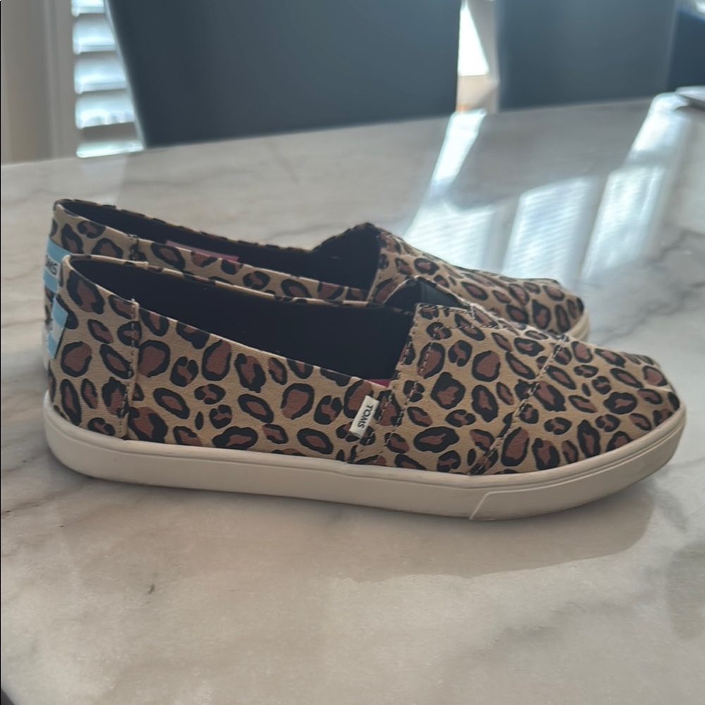 TOMS Leopard Print Slip-On Shoes 8 Women’s - Picture 2 of 6